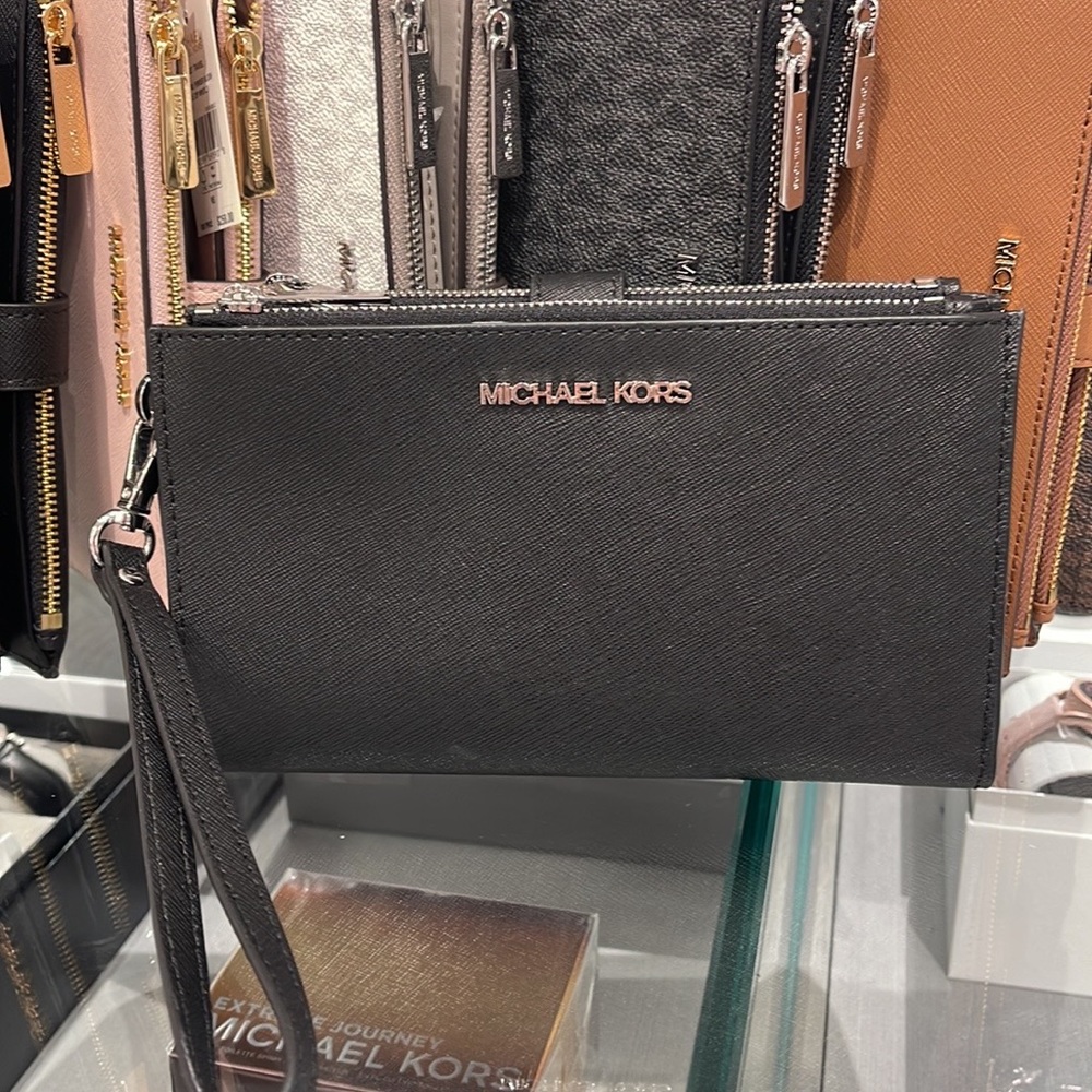 MICHAEL KORS LARGE DOUBLE ZIP WRISTLET WALLET PHONE CASE CLUTCH 
Black - Picture 8 of 16